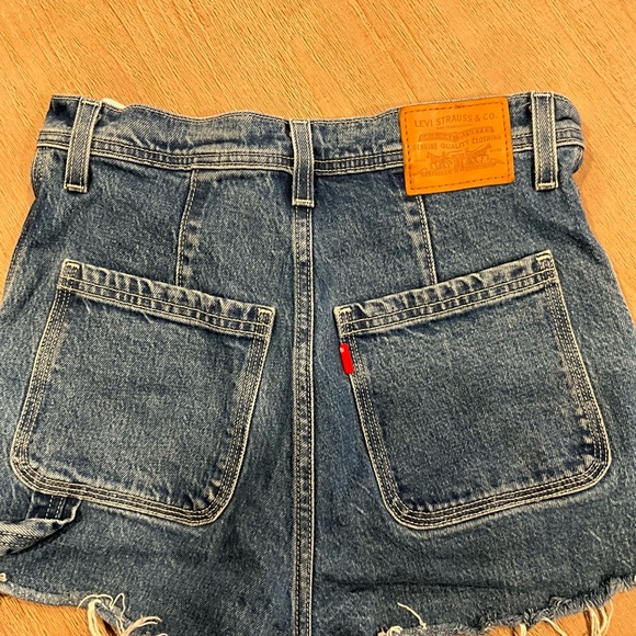 Levi’s Buttonfly Ribcage Straight Jean Shorts - Size 26 - Picture 4 of 5
